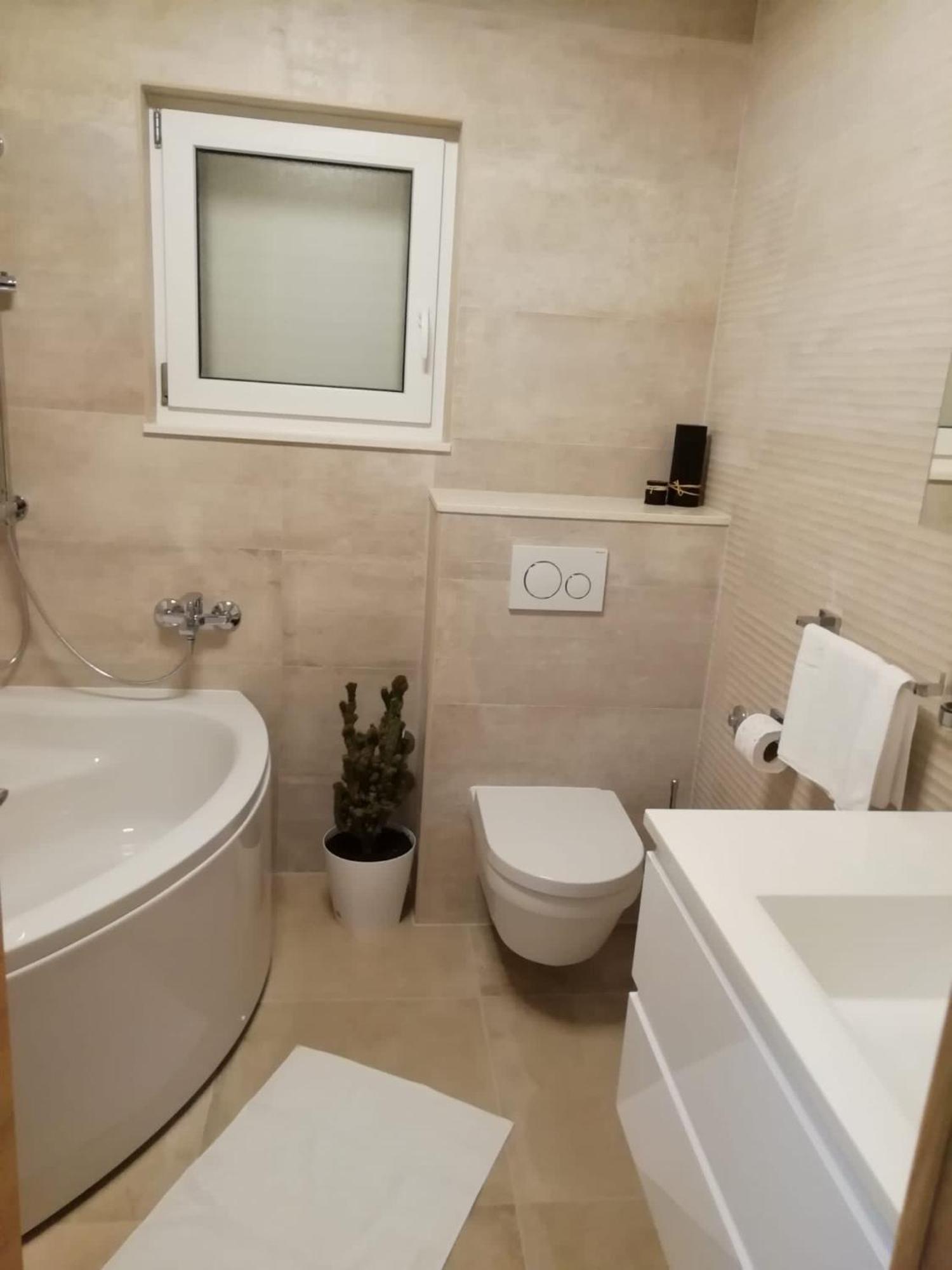 Appartement Albatros à Kaštel Sućurac Extérieur photo